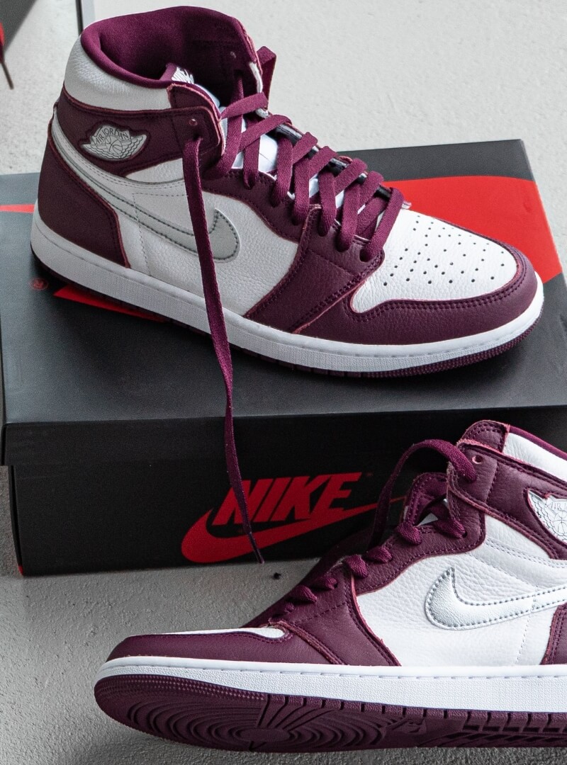Sneakin Nike sneakers on box | Code